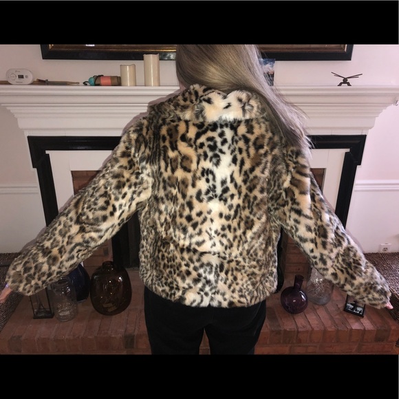FAUX FUR JACKET SIZE SMALL - Picture 7 of 8